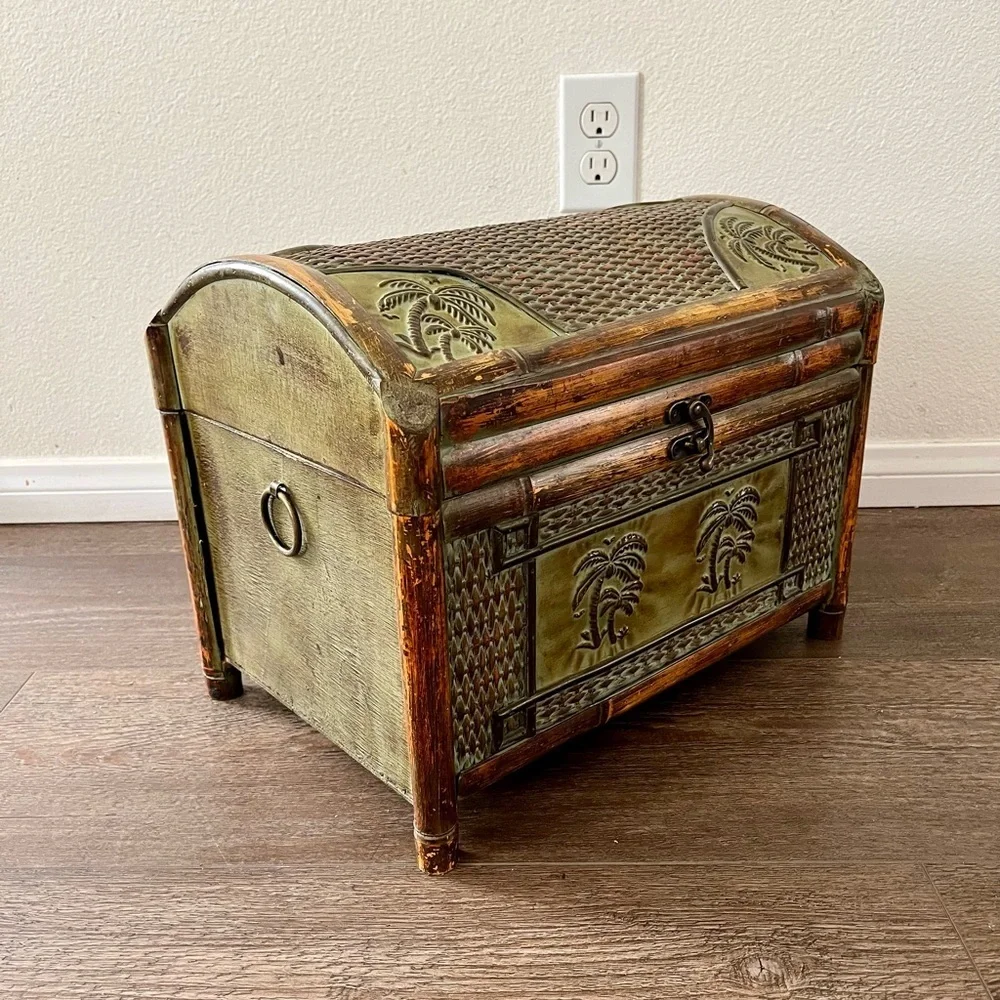 Vintage-Inspired Palm Motif Decorative Storage Trunk - Green and Brown